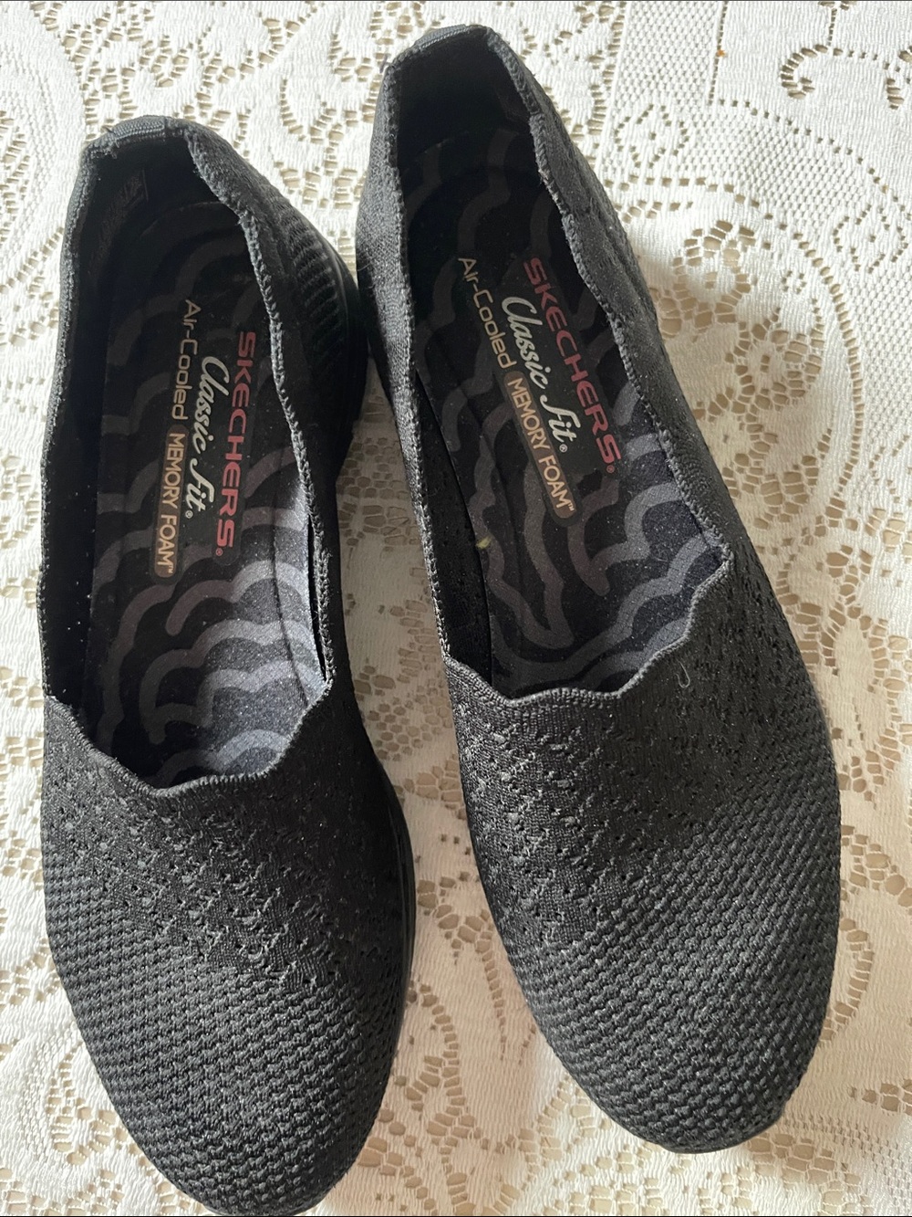 SKETCHERS  Women's Black Classic Fit Slip-On Flats